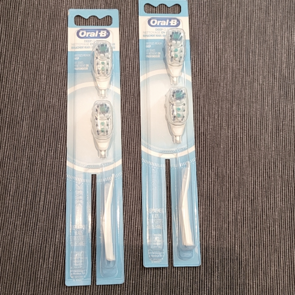 Oral B Replacement Toothbrush Heads  2 packs of 2 heads